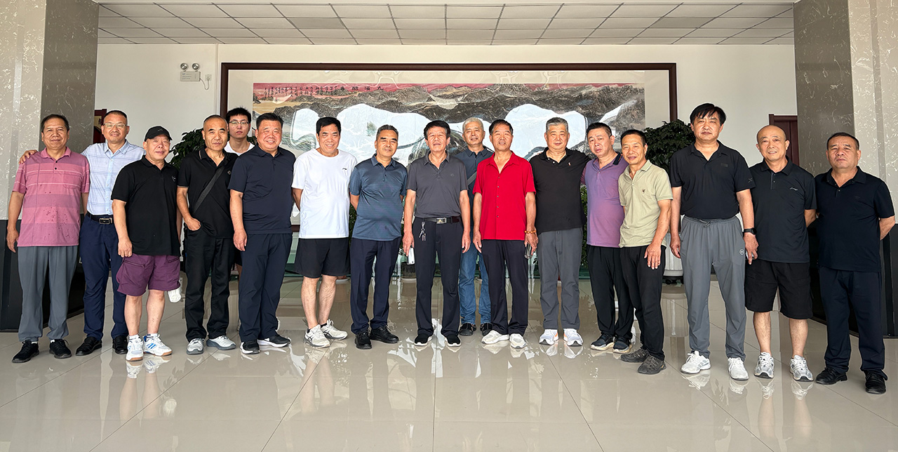 西安市高陵一行贵宾赴古关中酒业考察 共谋区域市场合作新篇