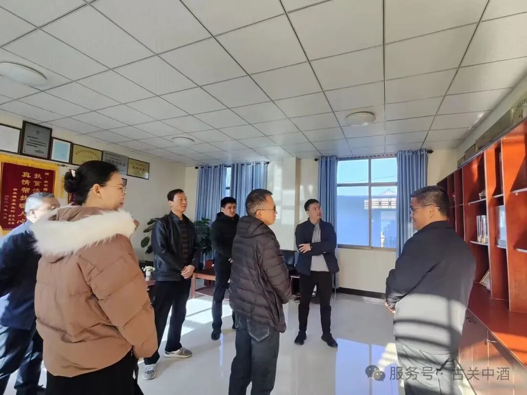 凤翔区副区长胡恬一行莅临古关中托卜务酒厂调研